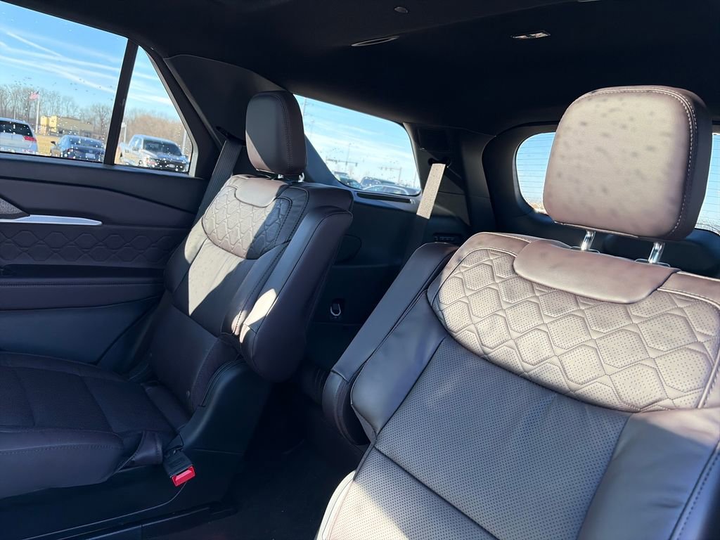 Used 2026 Ford Explorer Platinum w/ LUX Leather Package image 40