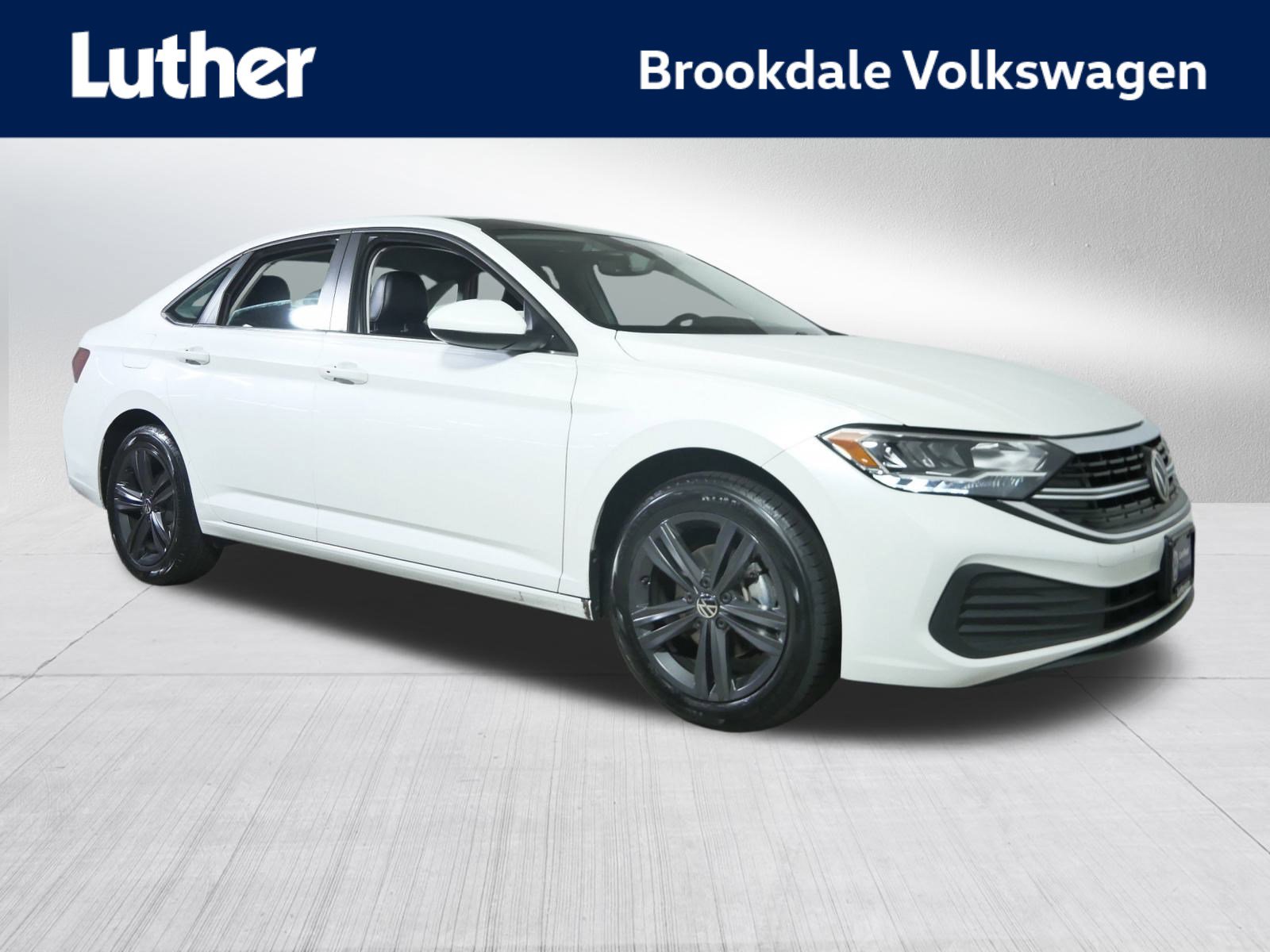 Used 2022 Volkswagen Jetta SE w/ Panoramic Sunroof Package