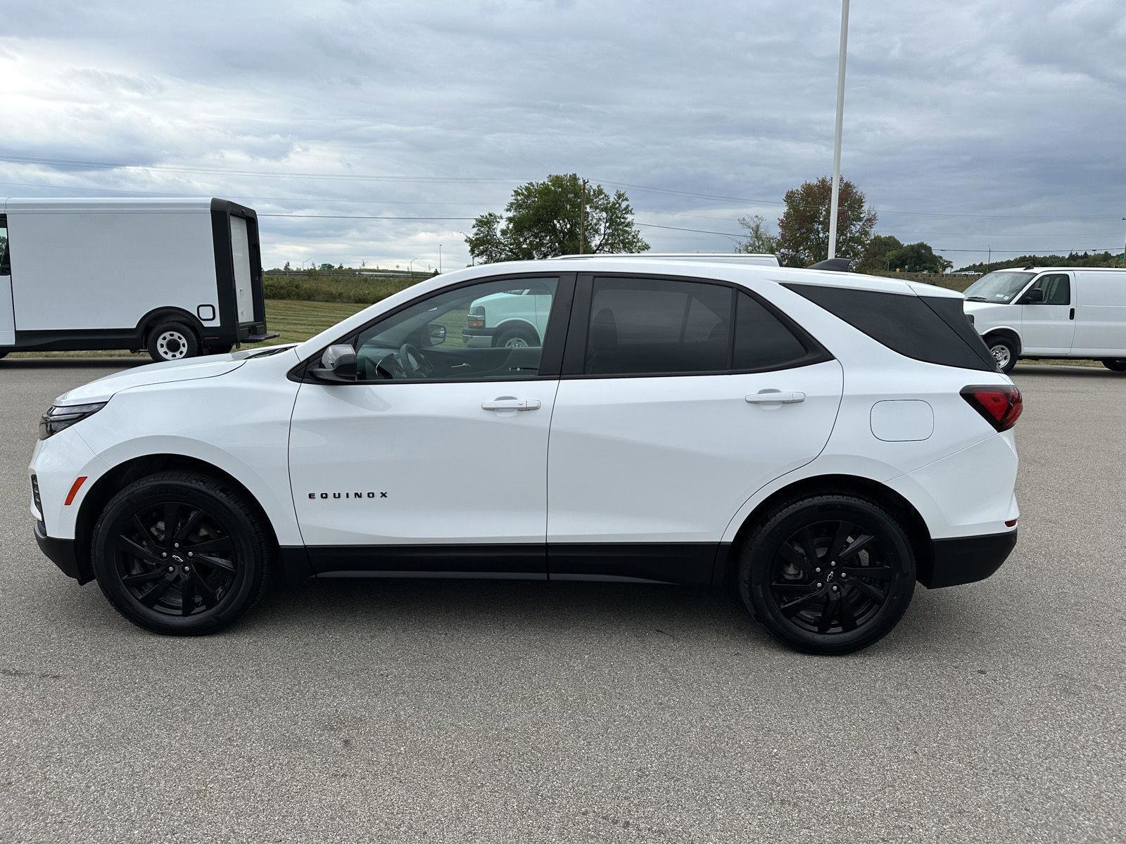 Used 2023 Chevrolet Equinox LS w/ LS Convenience Package image 2