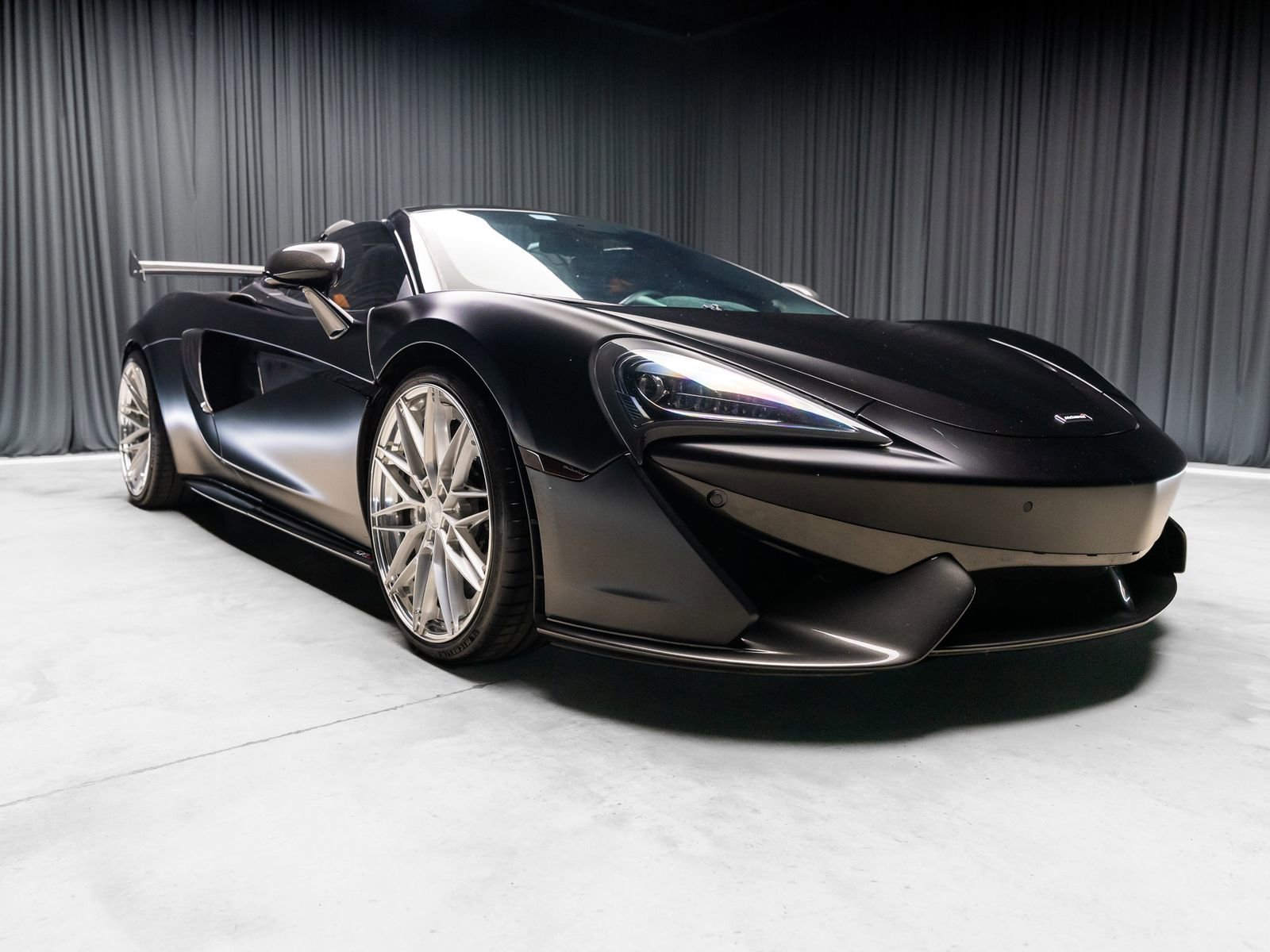 Used 2018 McLaren 570S Spider RWD image 26