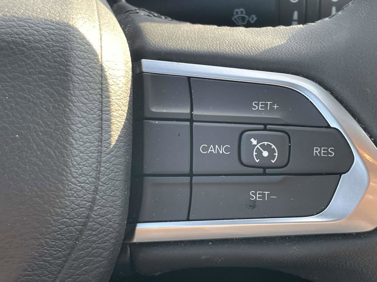 Certified 2024 Jeep Compass Latitude image 8