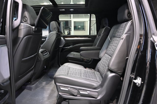 Used 2025 Cadillac Escalade ESV Sport Platinum w/ LPO, Floor Liner Package image 16