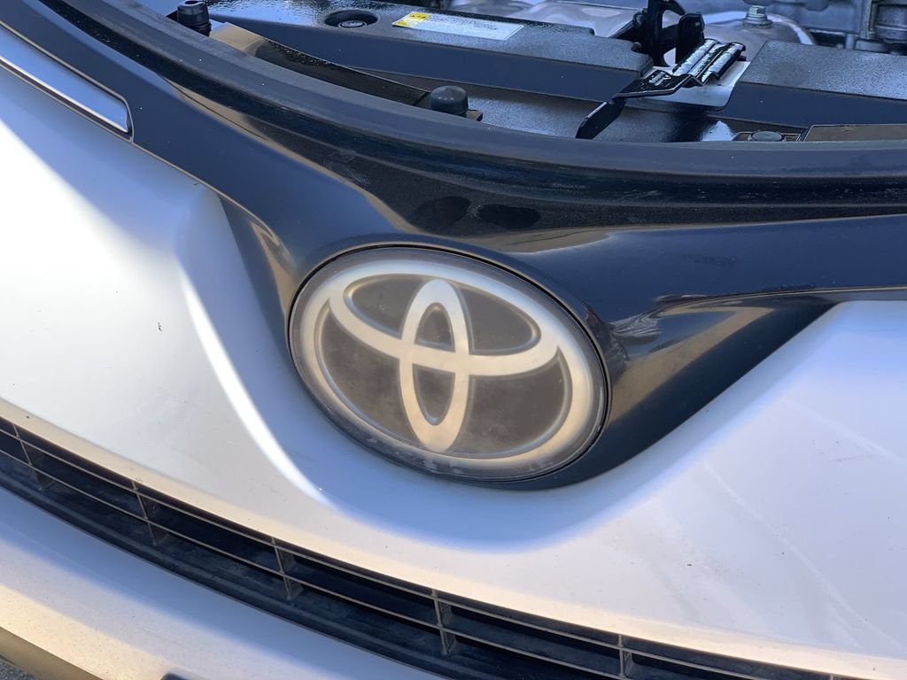 Used 2018 Toyota RAV4 LE w/ All Weather Liner Package AWD/4WD image 30
