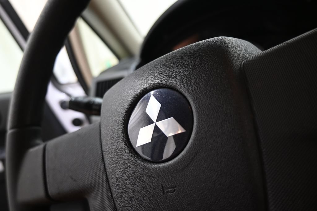Used 2011 Mitsubishi Endeavor LS AWD/4WD image 24