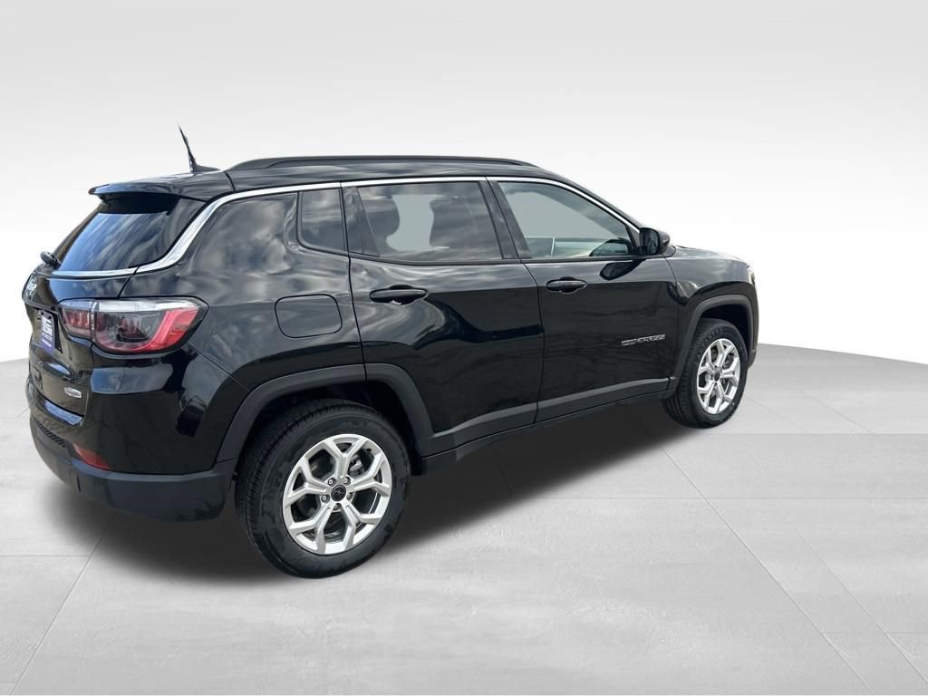 Used 2025 Jeep Compass Latitude w/ Sun & Sound Group image 42