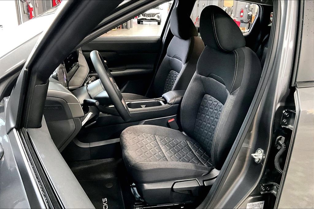 Certified 2025 Nissan Kicks SV image 18