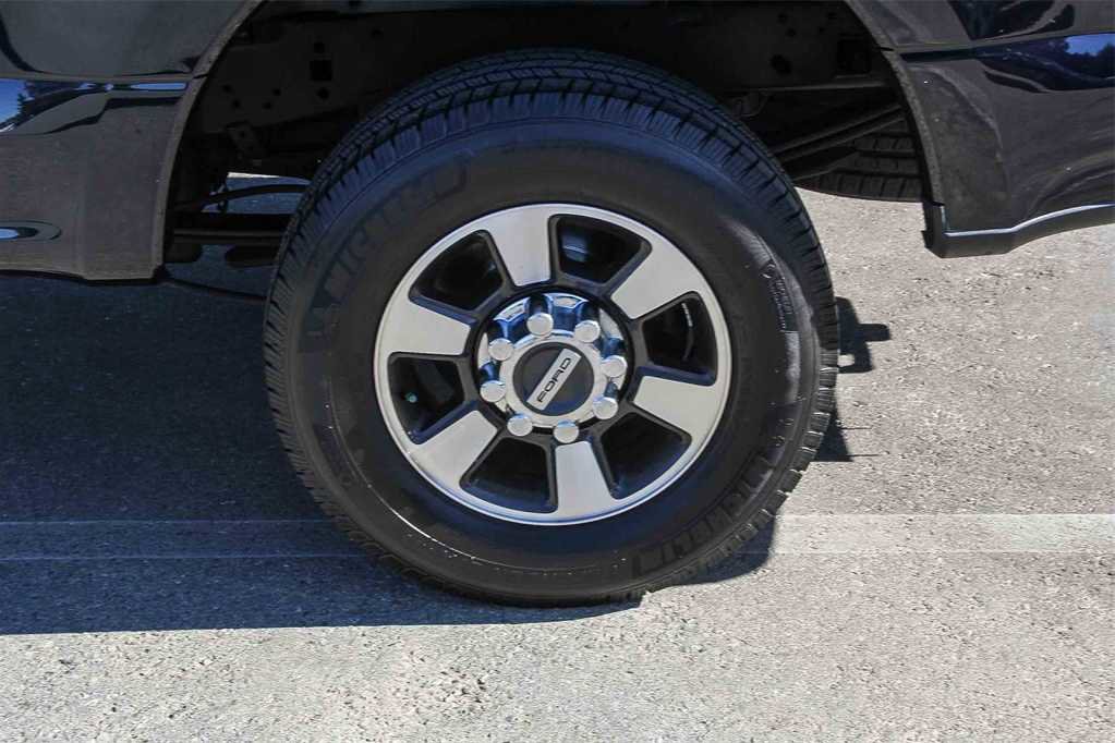 Used 2022 Ford F250 XL w/ Power Equipment Group image 10