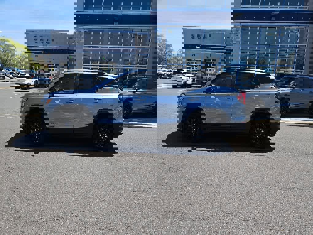 Used 2023 GMC Terrain SLE w/ Driver Convenience Package image 10