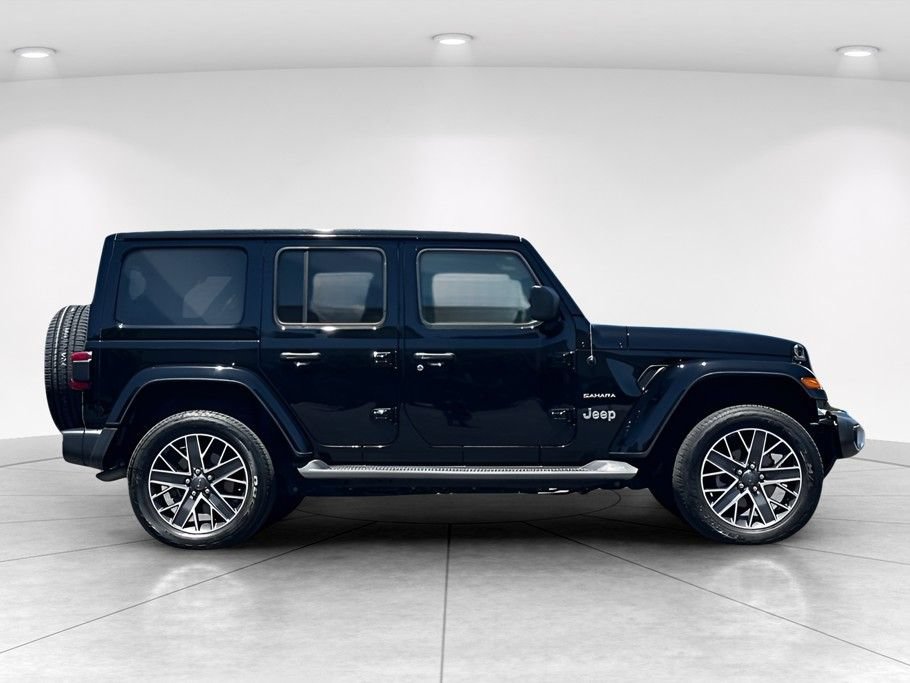 Used 2023 Jeep Wrangler Unlimited Sahara w/ Cold Weather Group AWD/4WD image 3
