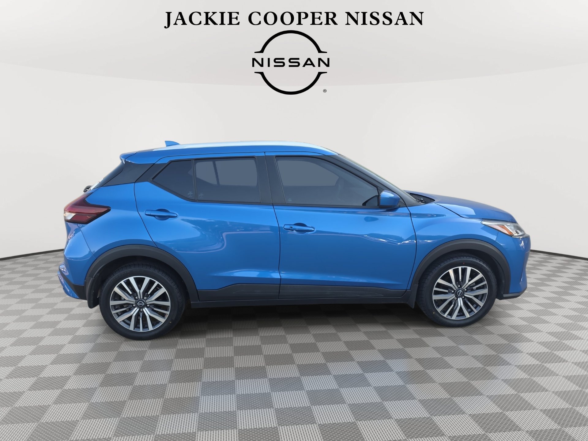 Used 2023 Nissan Kicks SV FWD image 4