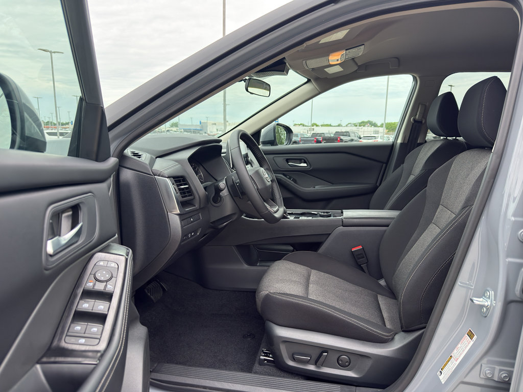 Used 2026 Nissan Rogue SV w/ Cold Weather Package AWD/4WD image 11