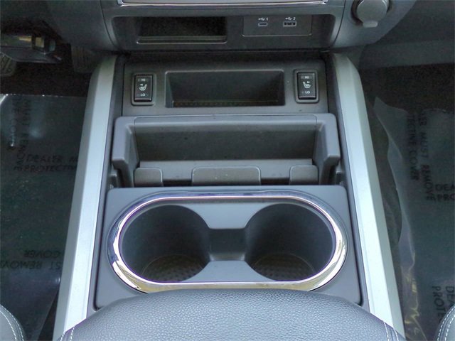 Used 2024 Nissan Titan SV w/ SV Convenience Package image 19