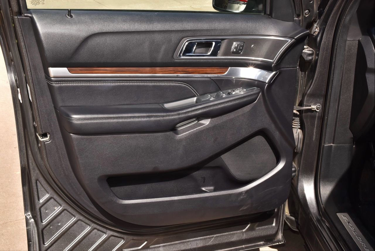 Used 2019 Ford Explorer Limited w/ Class III Trailer Tow Package image 33