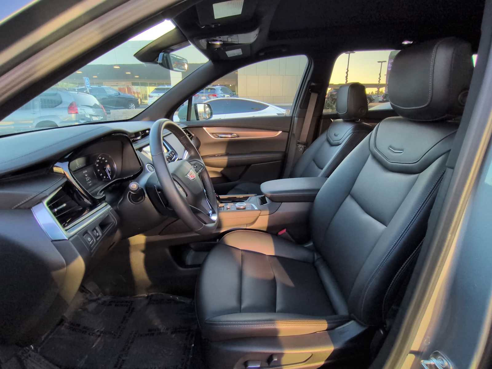 Used 2025 Cadillac XT6 Luxury image 24