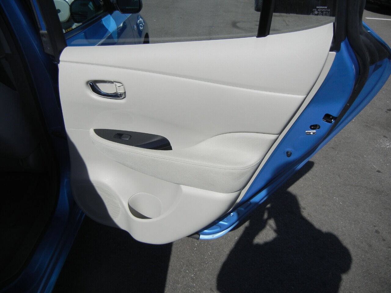 Used 2012 Nissan Leaf SL w/ Protection Pkg FWD image 27