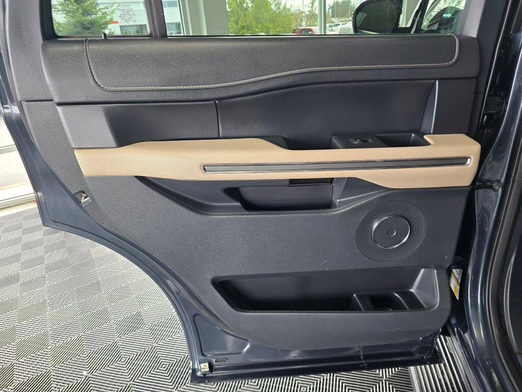 Used 2024 Ford Expedition XLT image 38