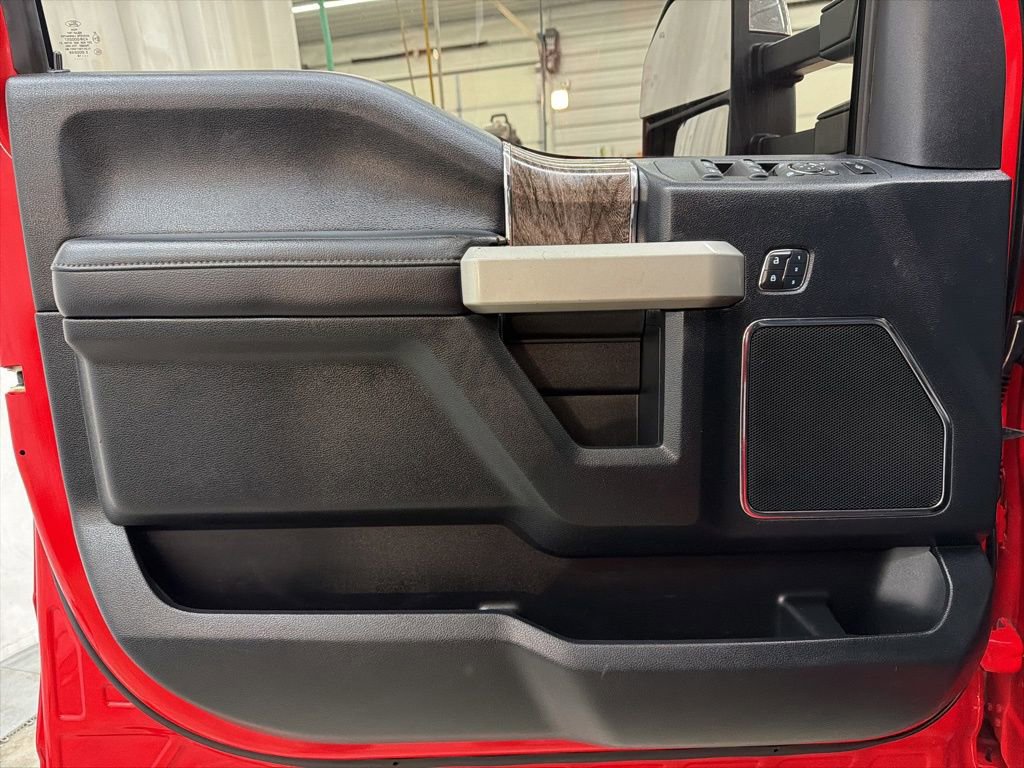 Used 2018 Ford F250 Lariat w/ Chrome Package image 32