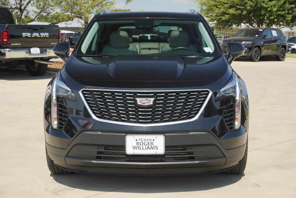 Used 2023 Cadillac XT4 Luxury w/ Cold Weather Package FWD image 8