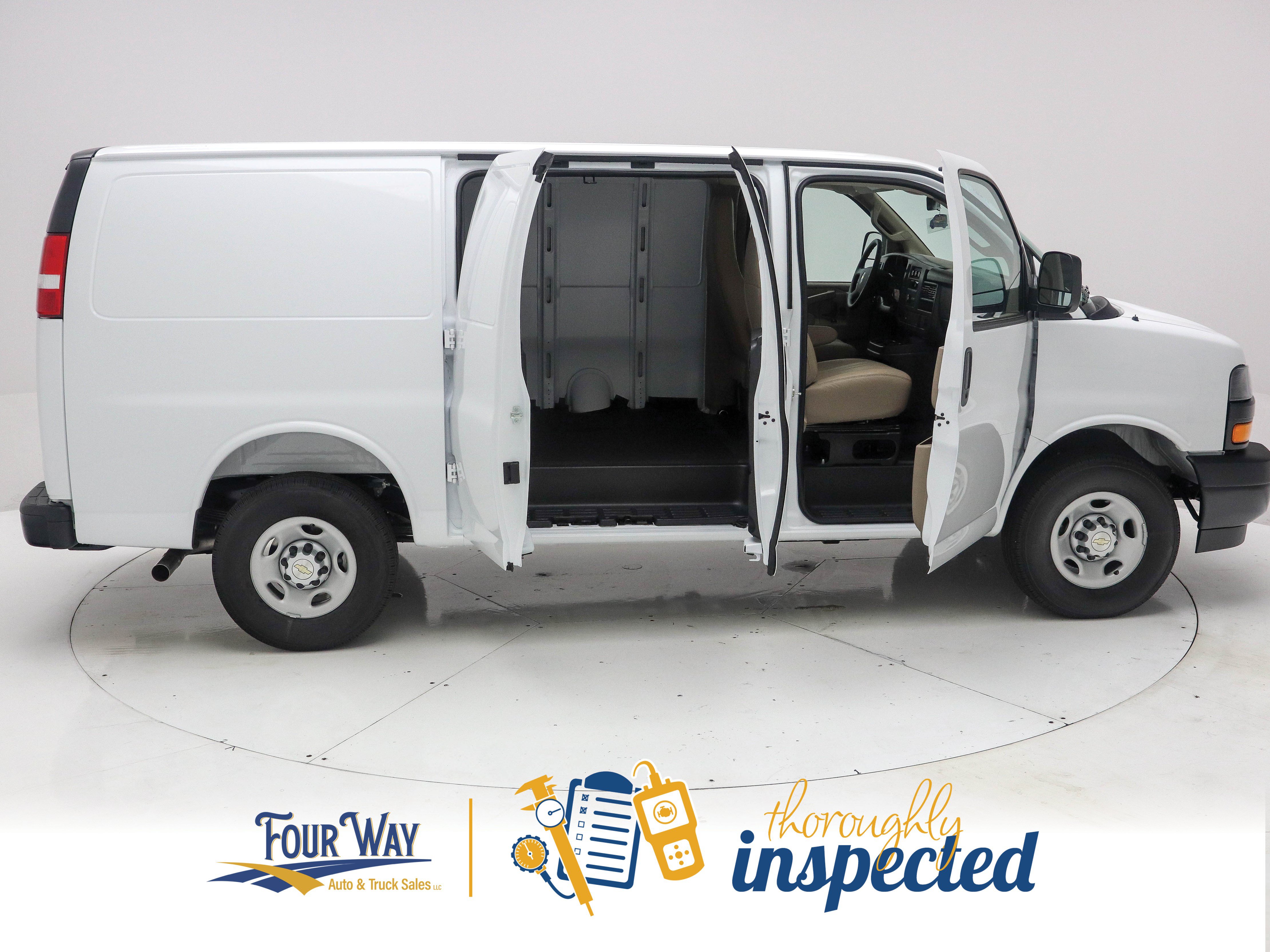Used 2026 Chevrolet Express 3500 w/ Driver Convenience Package RWD image 3
