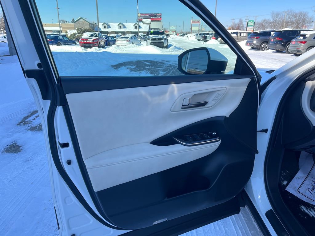 Certified 2025 Toyota Crown Limited image 11