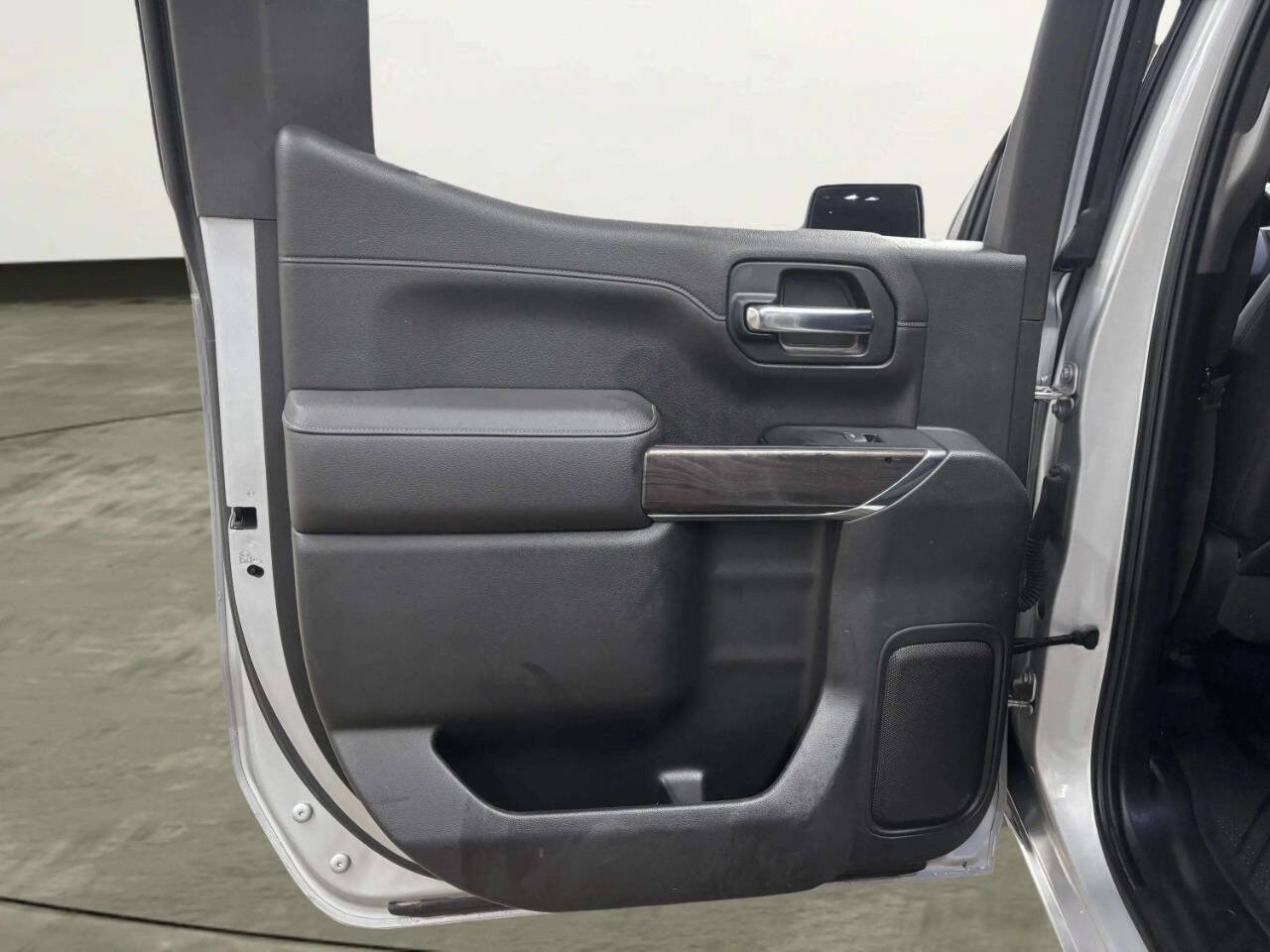 Used 2019 Chevrolet Silverado 1500 LTZ w/ LTZ Premium Package AWD/4WD image 18