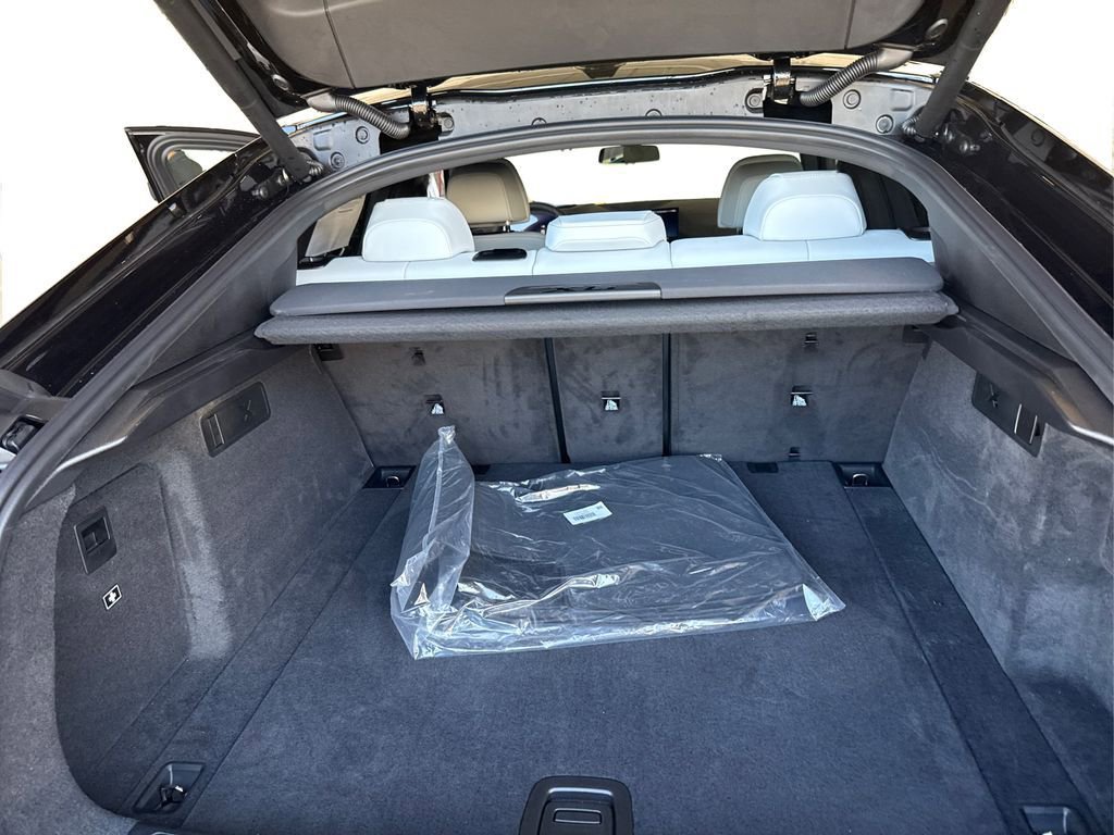 New 2026 BMW X6 M60i w/ Climate Comfort Package image 13