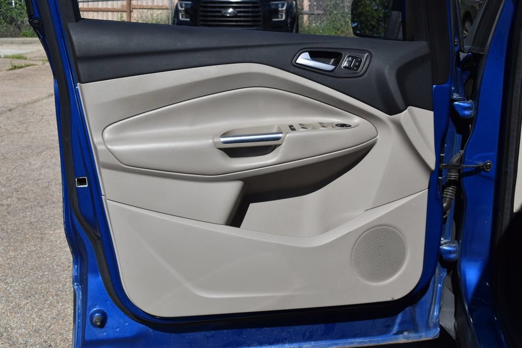 Used 2017 Ford Escape Titanium FWD image 9