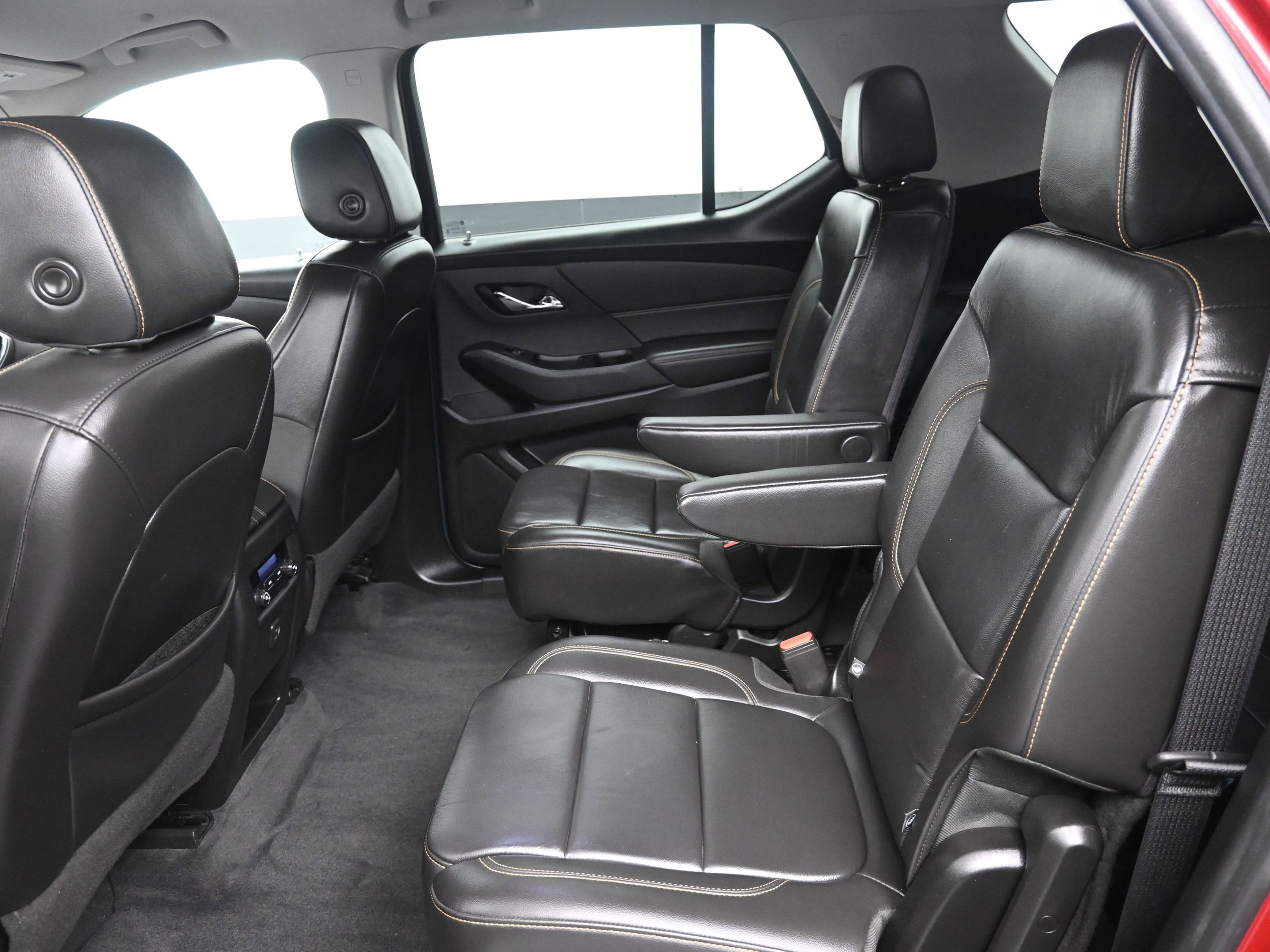 Used 2020 Chevrolet Traverse LT w/ Driver Confidence II Package image 27