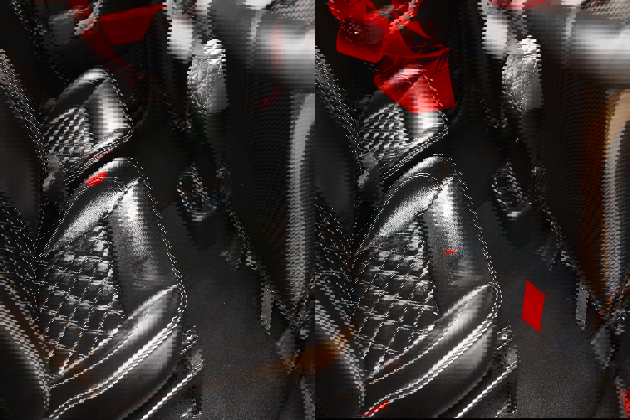 Used 2016 Jeep Wrangler Unlimited Rubicon w/ Connectivity Group image 15