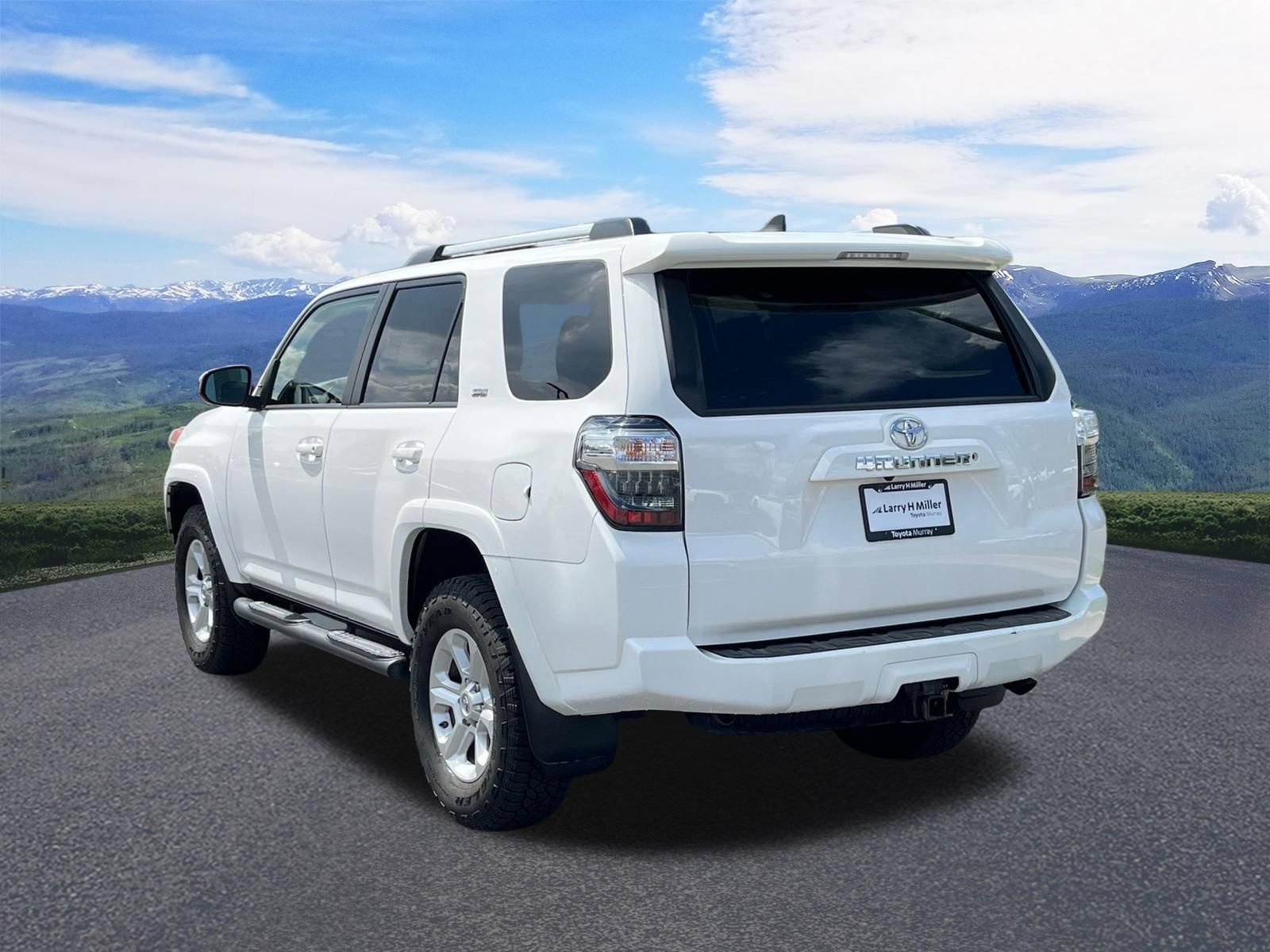 Used 2019 Toyota 4Runner SR5 AWD/4WD image 3