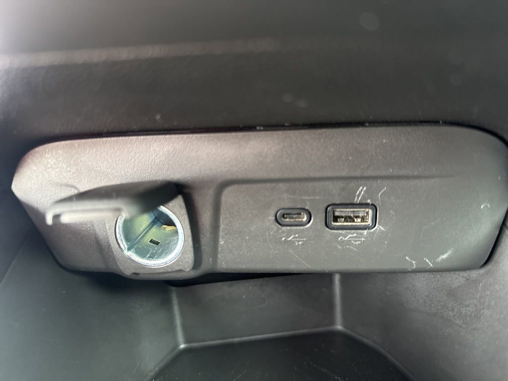 Used 2025 Chevrolet Trax LS image 32