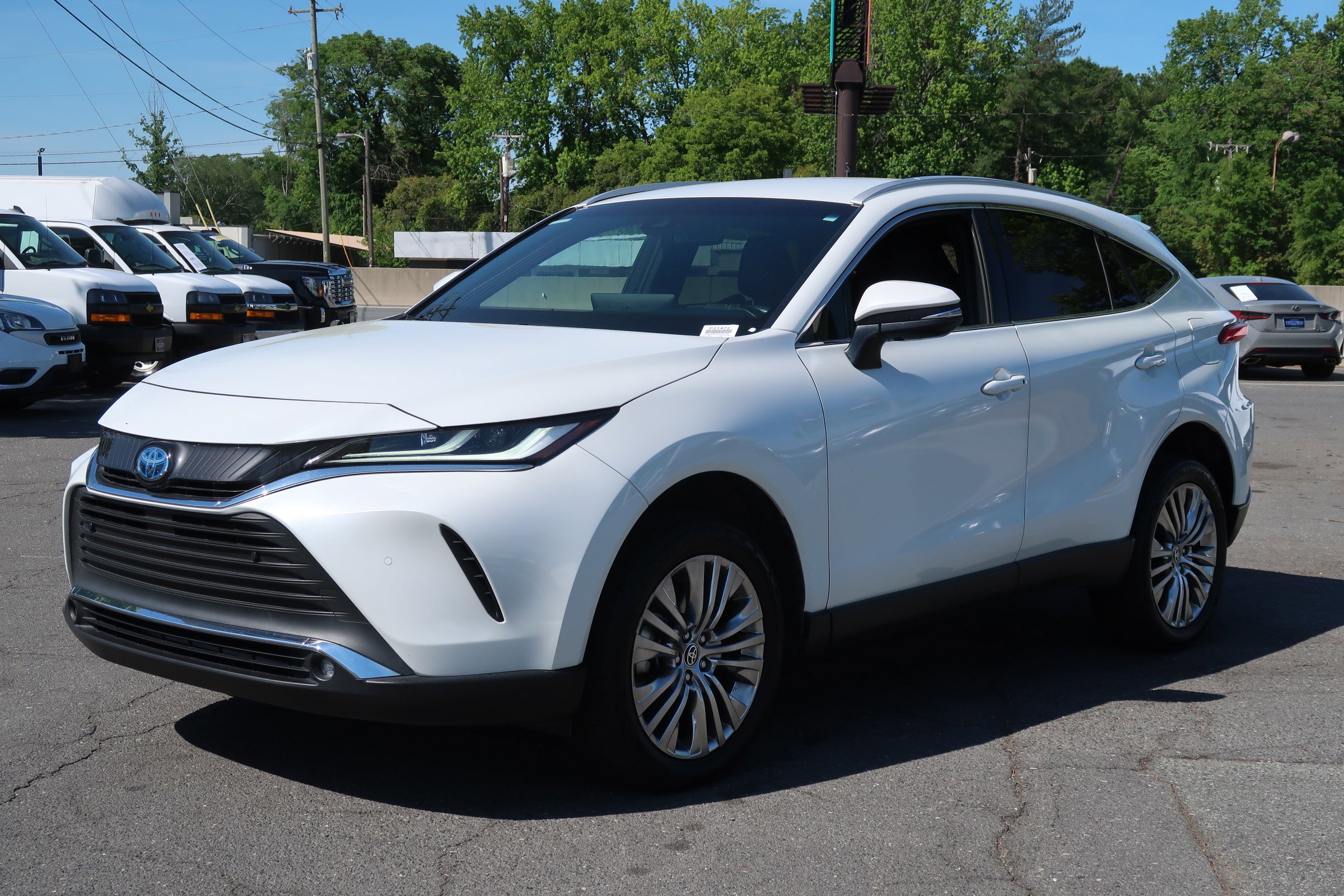 Used 2023 Toyota Venza XLE AWD/4WD image 5