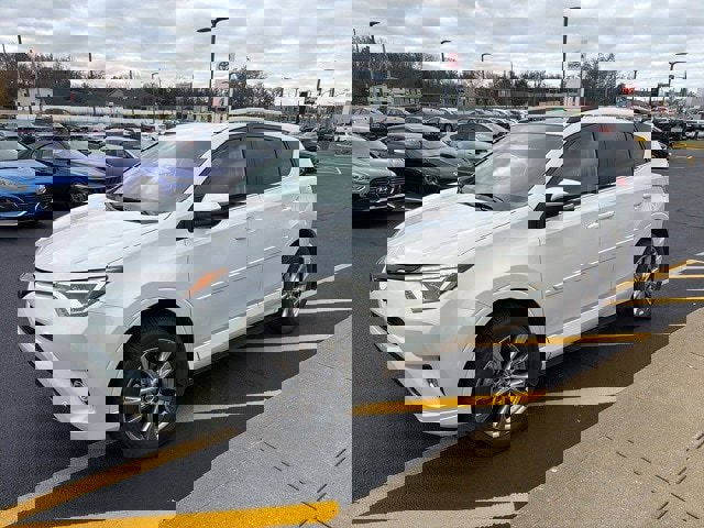 Used 2018 Toyota RAV4 Platinum image 2
