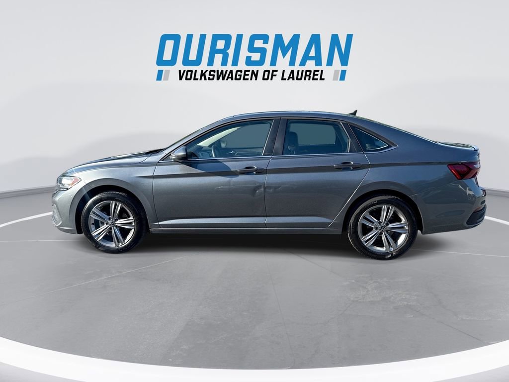 Used 2023 Volkswagen Jetta SE w/ Panoramic Sunroof Package FWD image 5