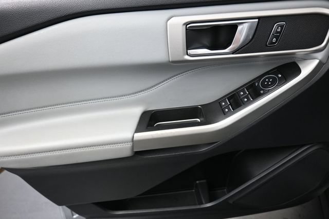 Used 2022 Ford Explorer XLT w/ Equipment Group 202A AWD/4WD image 13