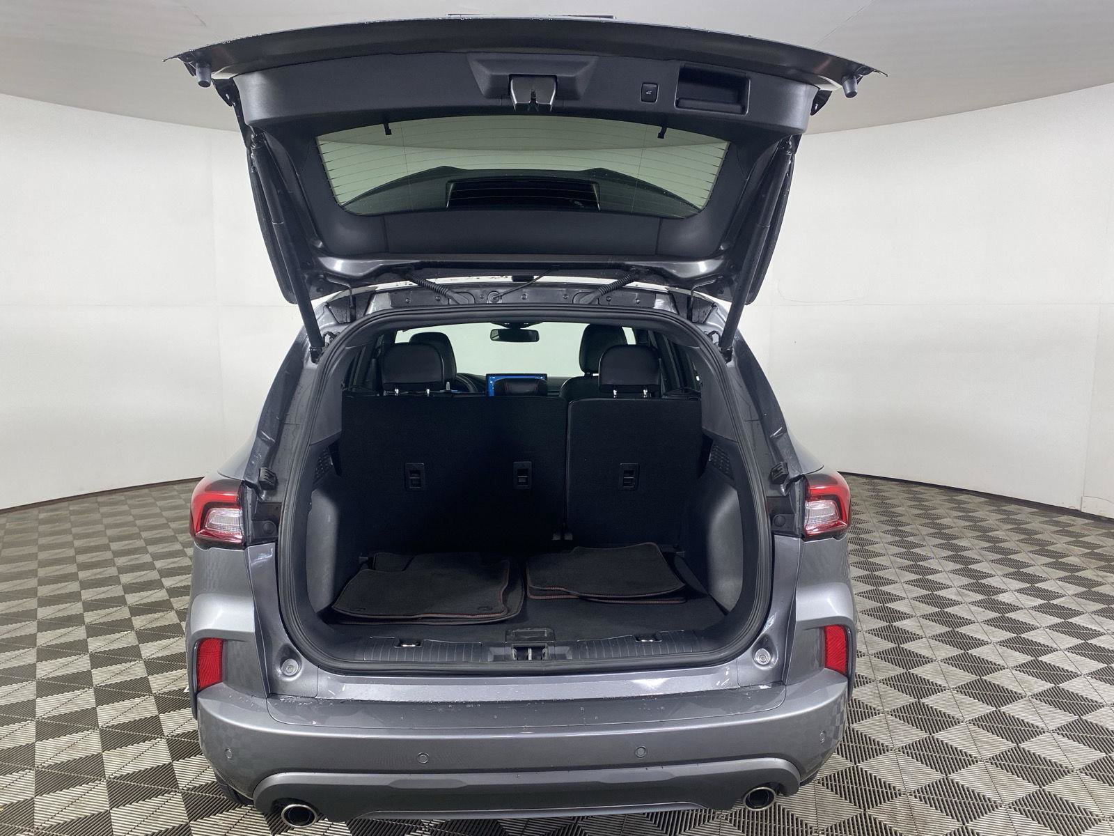 Used 2023 Ford Escape ST-Line Elite AWD/4WD image 9