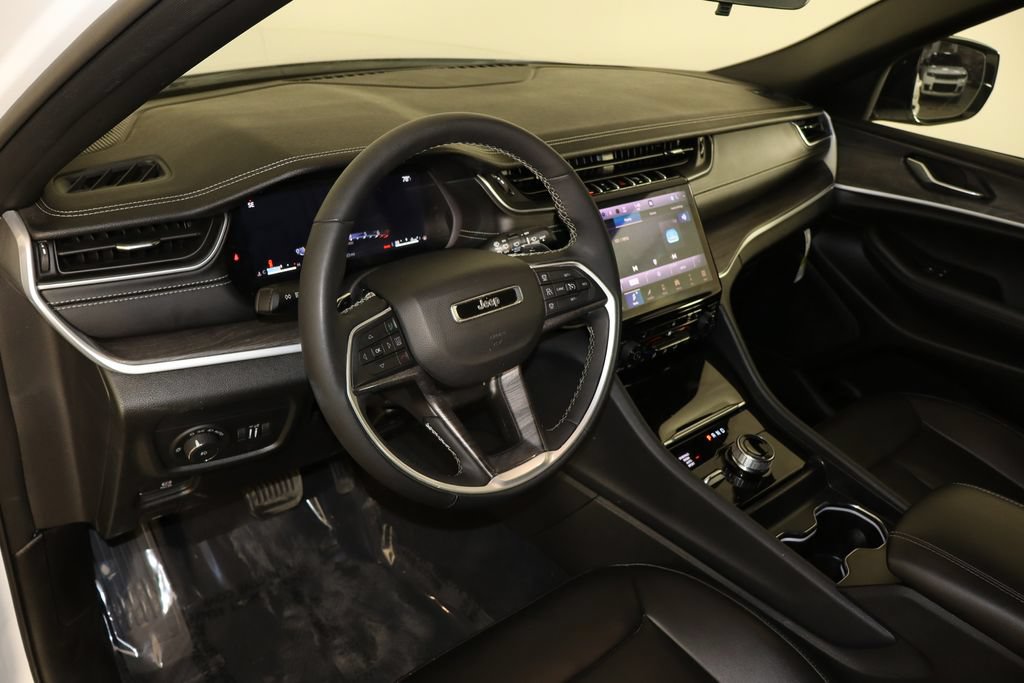 Used 2025 Jeep Grand Cherokee L Limited AWD/4WD image 27