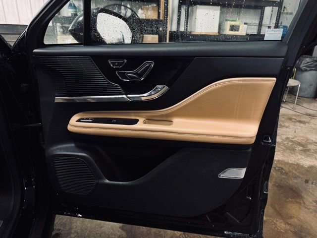 Used 2022 Lincoln Corsair Reserve w/ Equipment Group 201A image 15