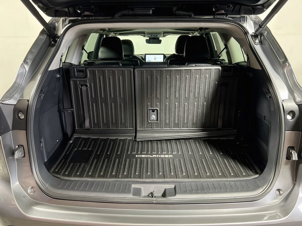 Certified 2026 Toyota Highlander Limited AWD/4WD image 24
