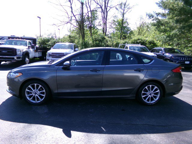 Used 2017 Ford Fusion SE FWD image 6