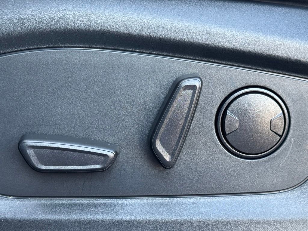 Used 2024 Ford Explorer XLT w/ Equipment Group 202A image 24