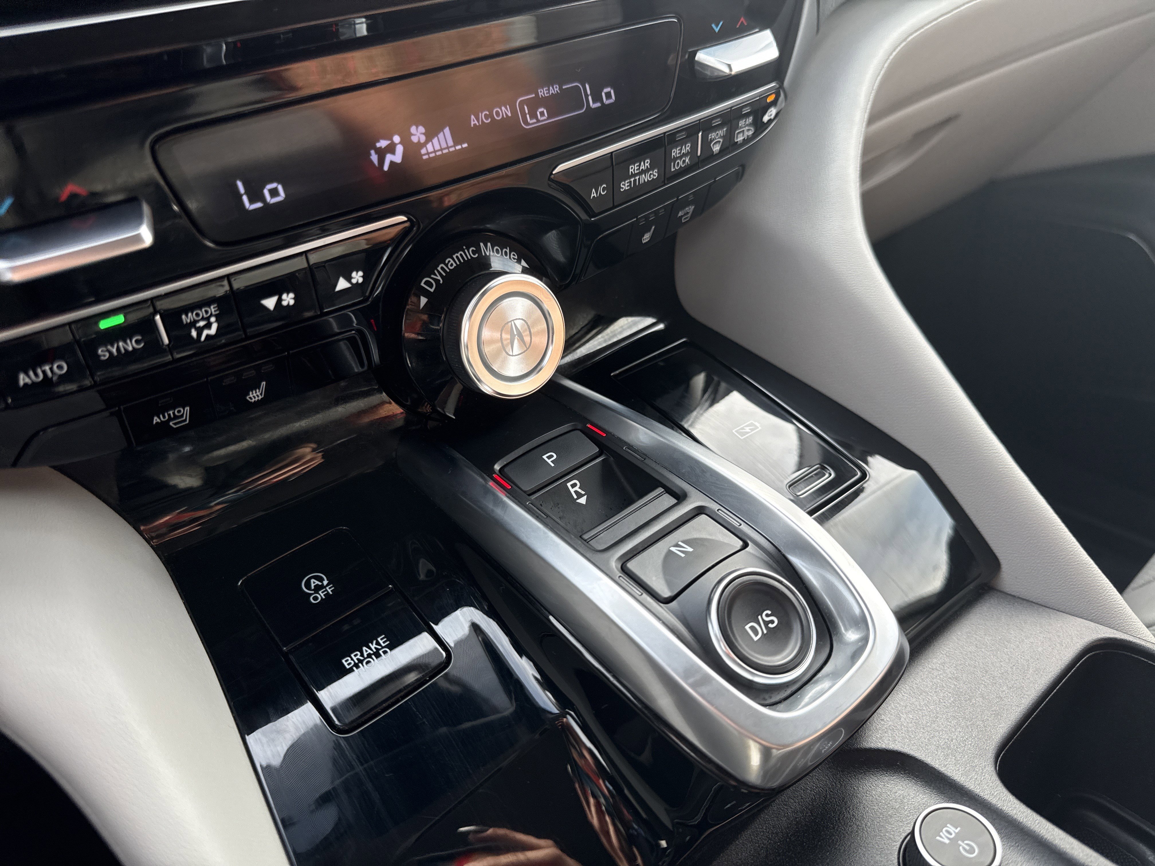 Certified 2024 Acura MDX SH-AWD w/ Technology Package image 26