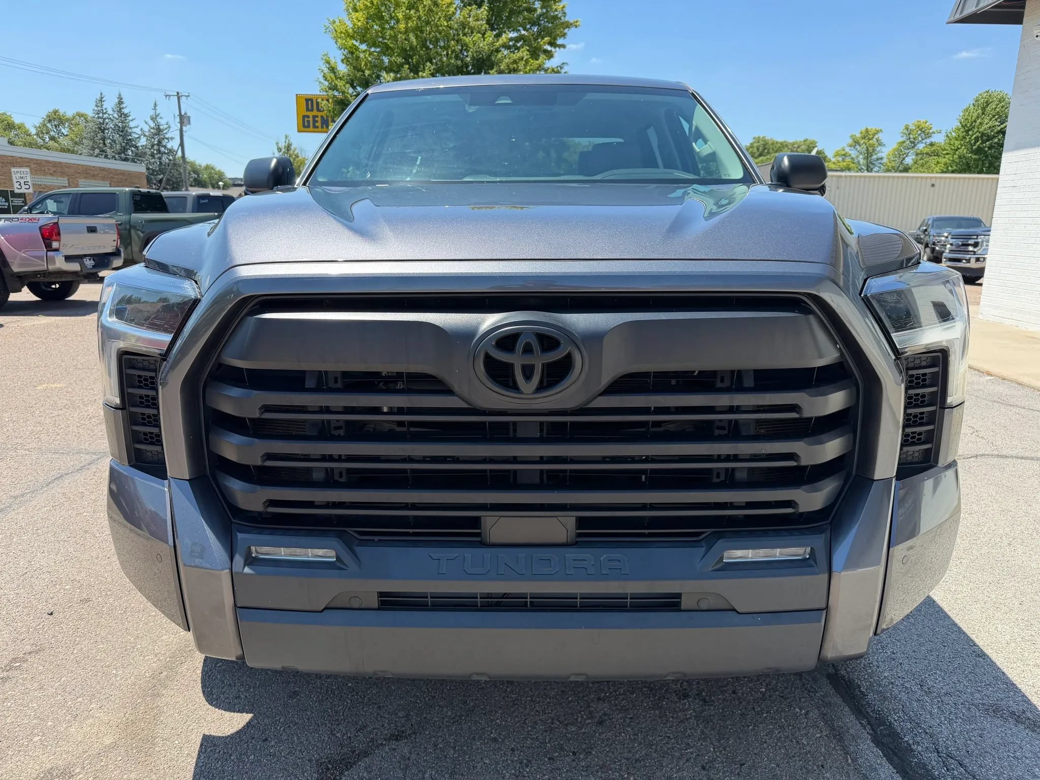 Used 2022 Toyota Tundra SR5 w/ SR5 Convenience Package AWD/4WD image 3