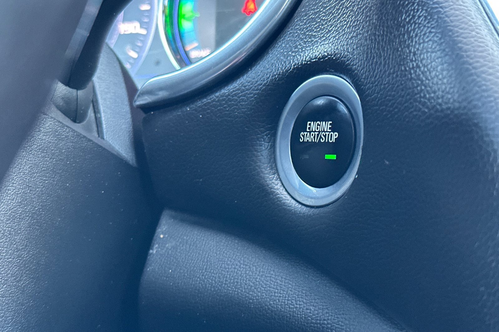 Used 2019 Chevrolet Malibu Hybrid w/ Leather Package image 23