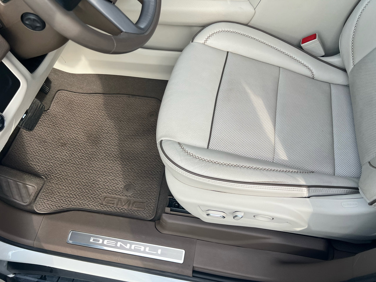 Used 2023 GMC Yukon Denali image 15