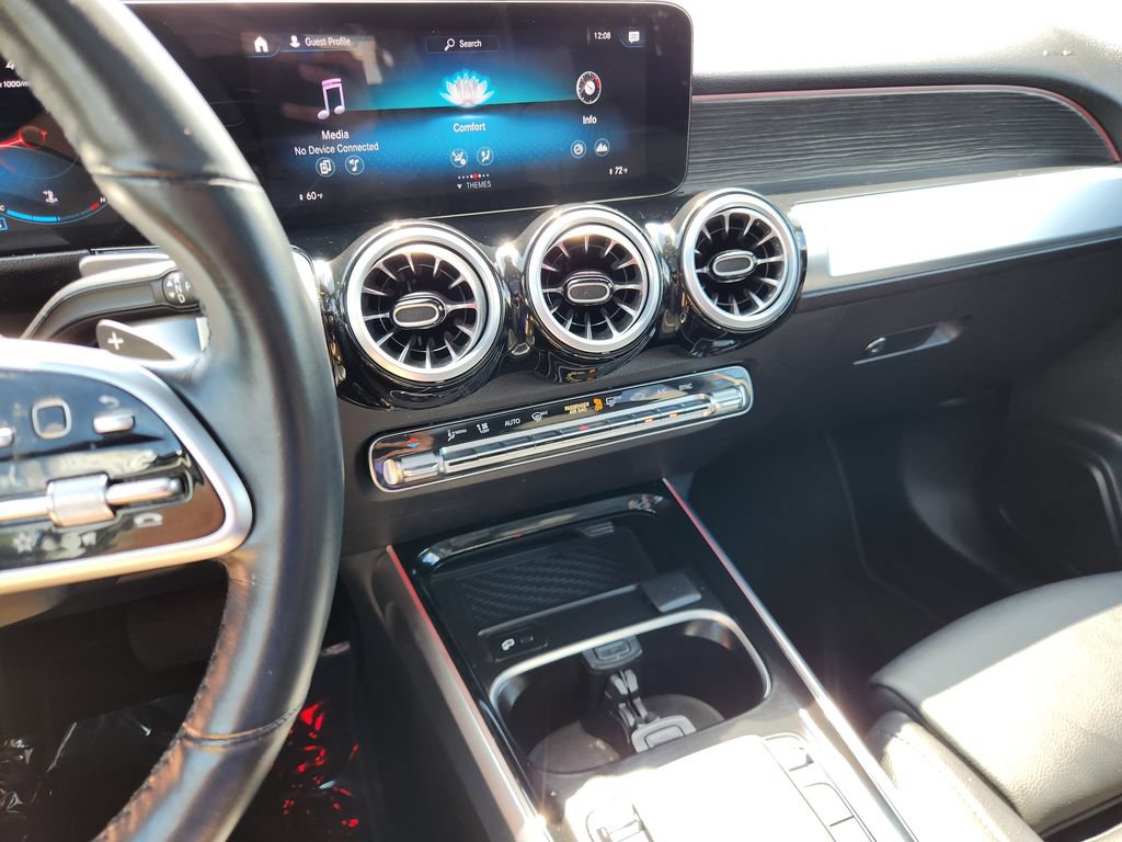 Used 2023 Mercedes-Benz GLB 250 4MATIC w/ Premium Package image 31