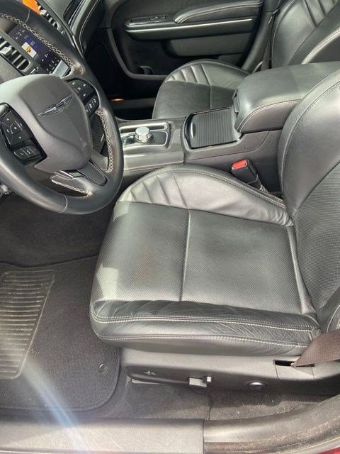 Used 2023 Chrysler 300 C RWD image 2