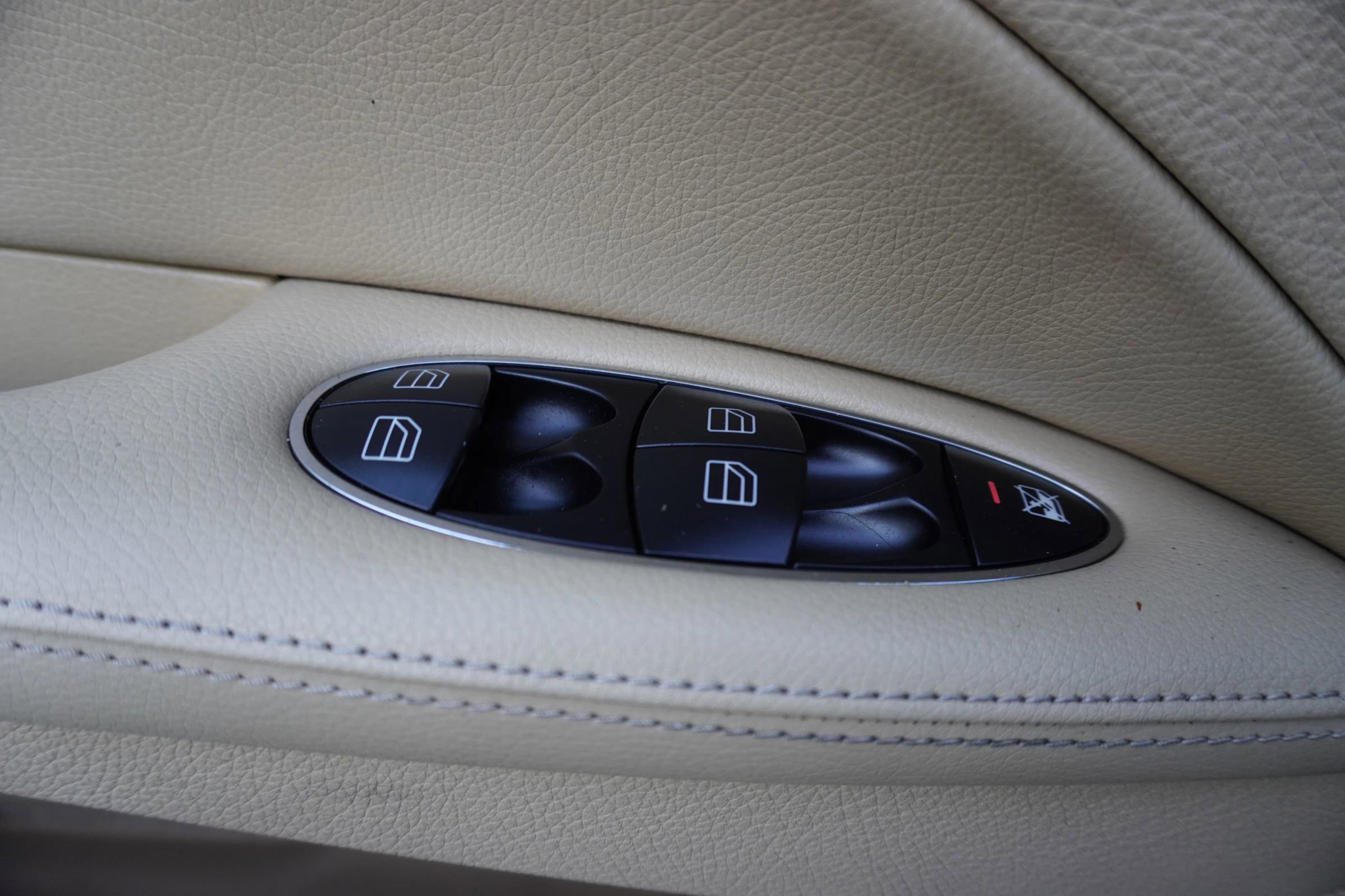 Used 2008 Mercedes-Benz E 350 E 350 4MATIC Sedan 4D image 24