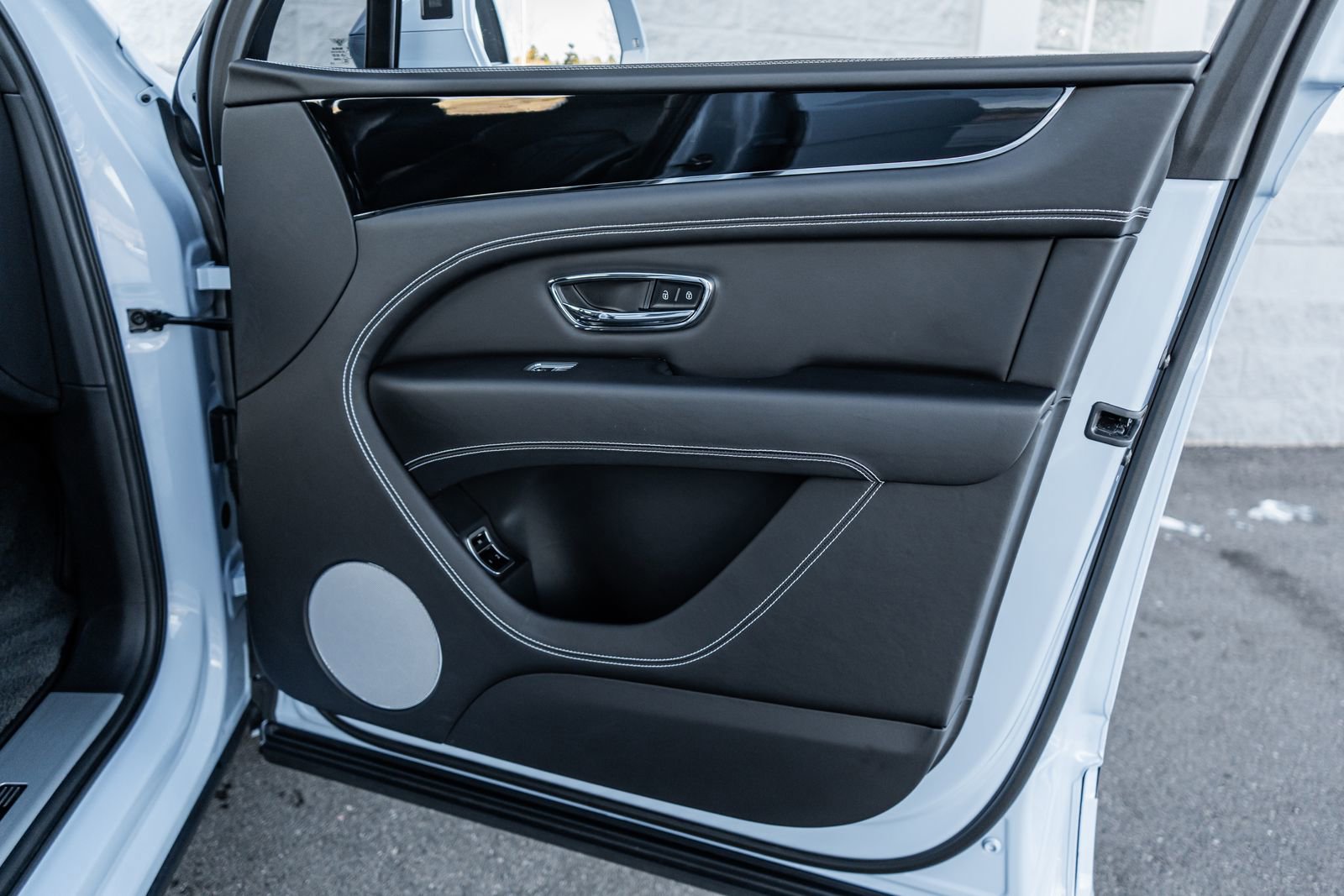 Certified 2022 Bentley Bentayga image 40