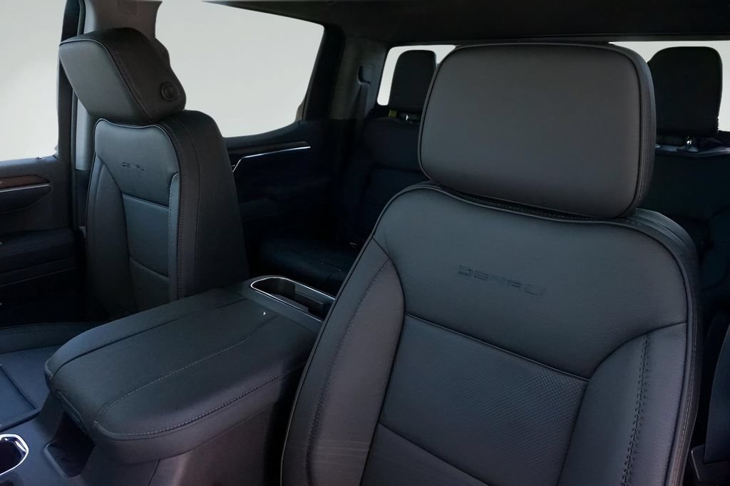Used 2025 GMC Sierra 1500 Denali AWD/4WD image 10